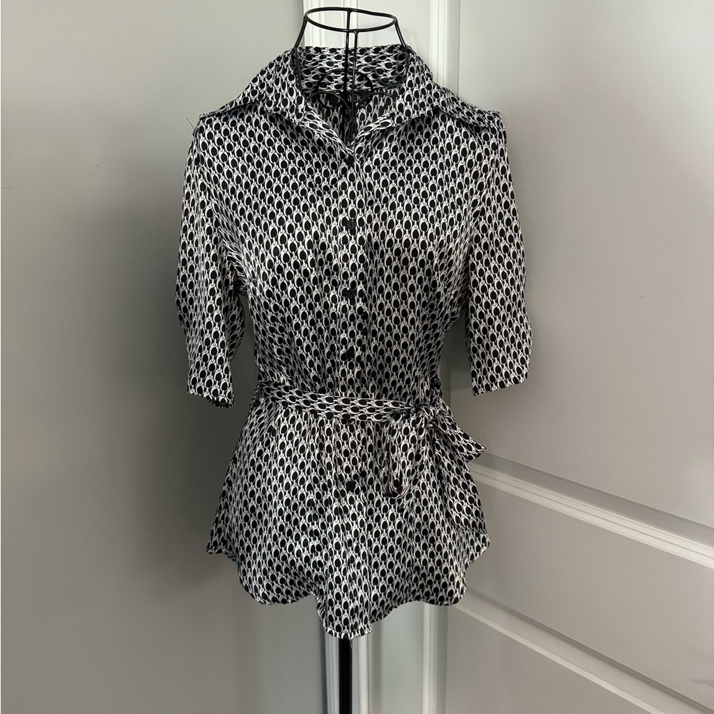 A. Byer Printed Button Down Collared Blouse with Loose Belt Wrap in Size Large